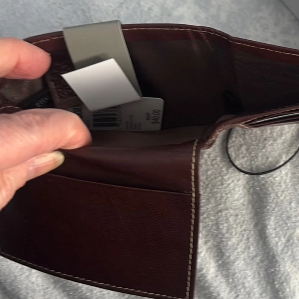 Steve Madden Brown Wallet with
Genuine Leather and Bifold Design - Picture 4 of 5